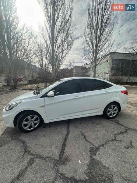 Седан Hyundai Accent 2011 в Днепре