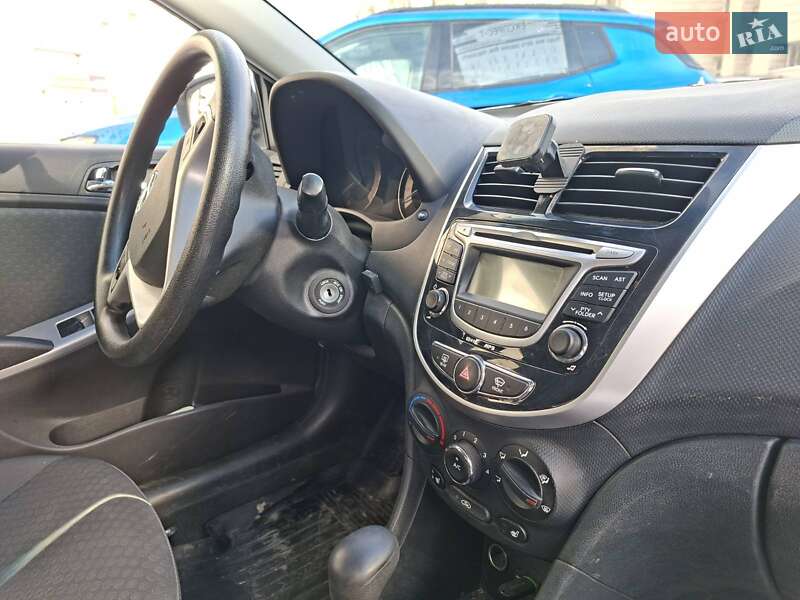 Хэтчбек Hyundai Accent 2012 в Киеве фото 7 Хэтчбек Hyundai Accent 2012 в Киеве