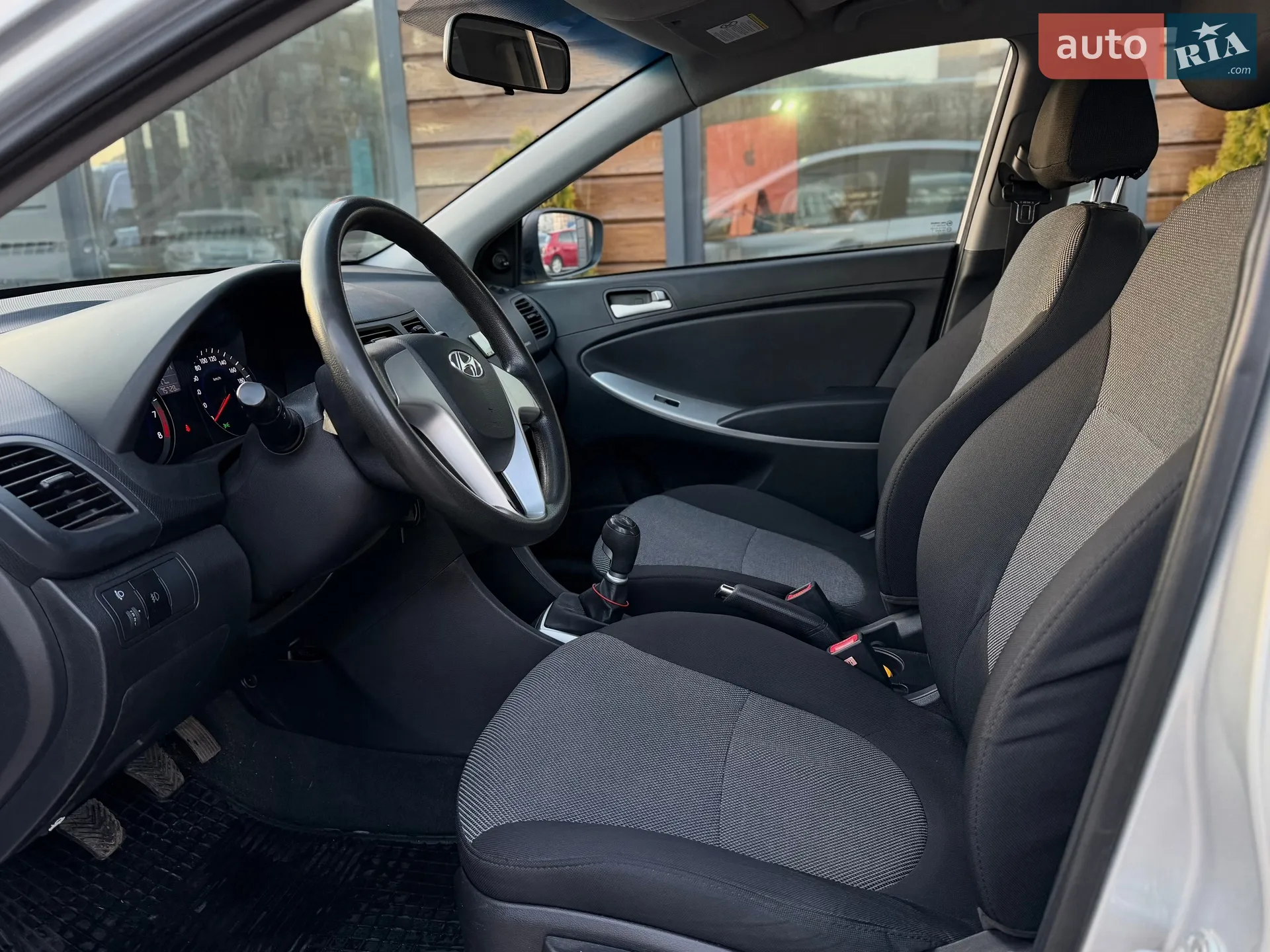 2011 Hyundai Accent - мініатюра 21