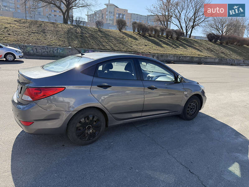 Седан Hyundai Accent 2011 в Киеве