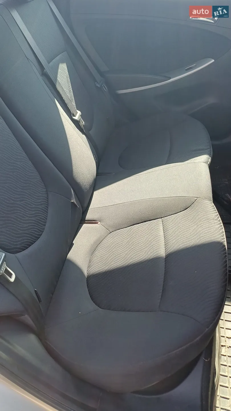 2012 Hyundai Accent - мініатюра 23