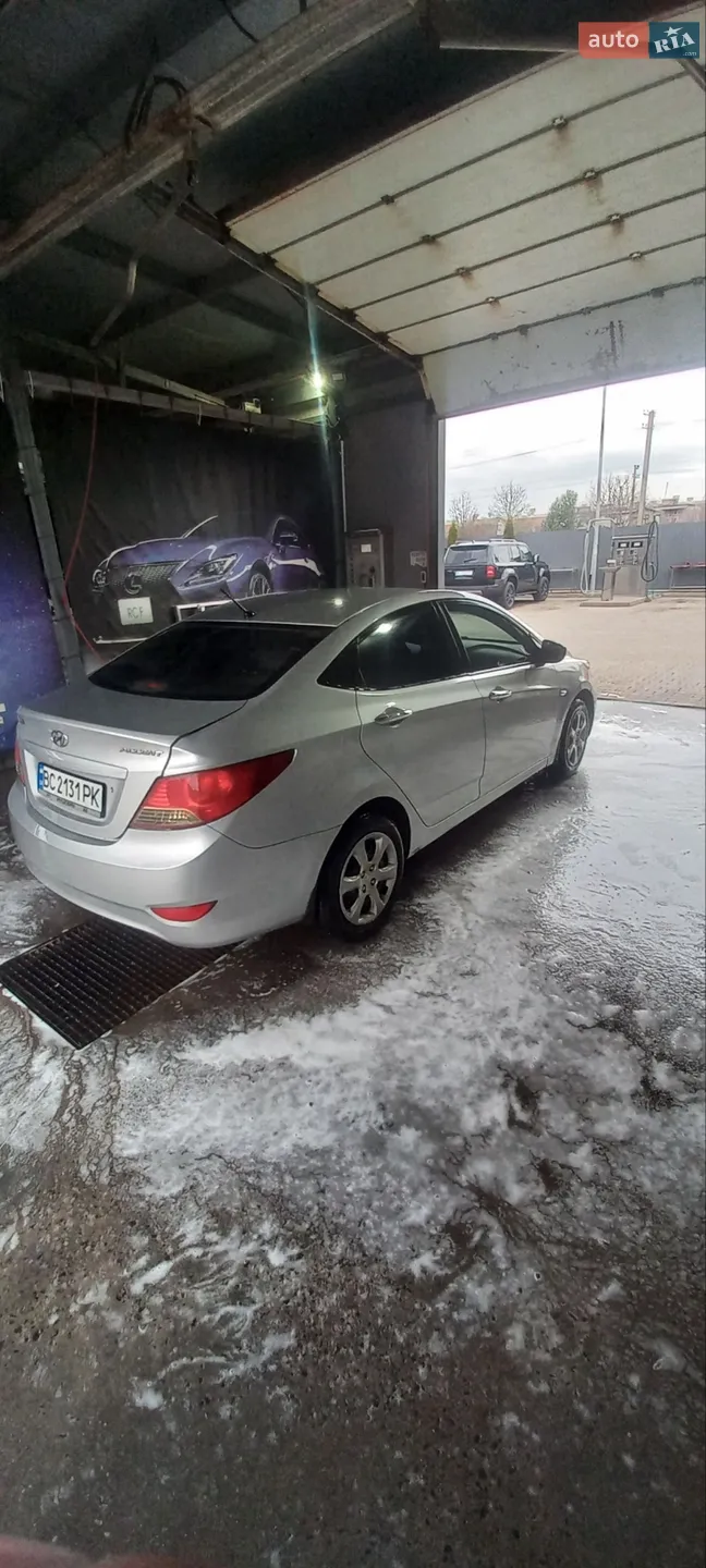 2011 Hyundai Accent - мініатюра 3