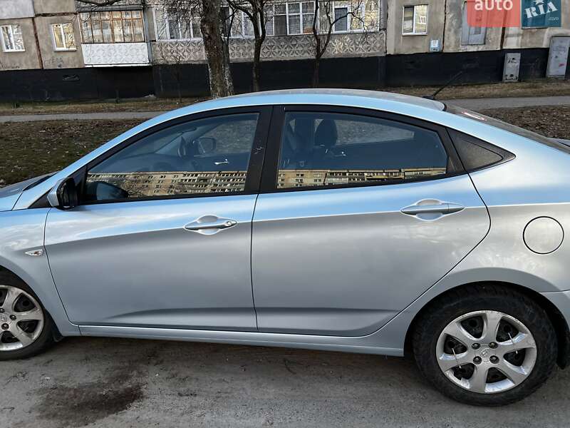 Hyundai Accent 2013