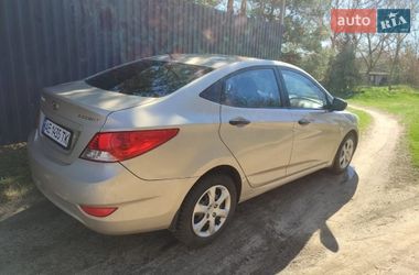 Седан Hyundai Accent 2013 в Краснограде