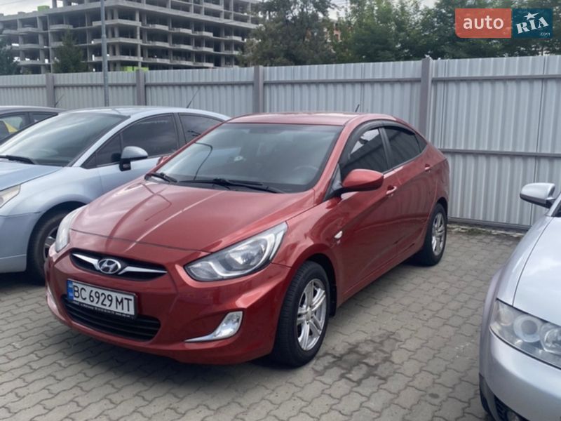 Hyundai Accent 2012