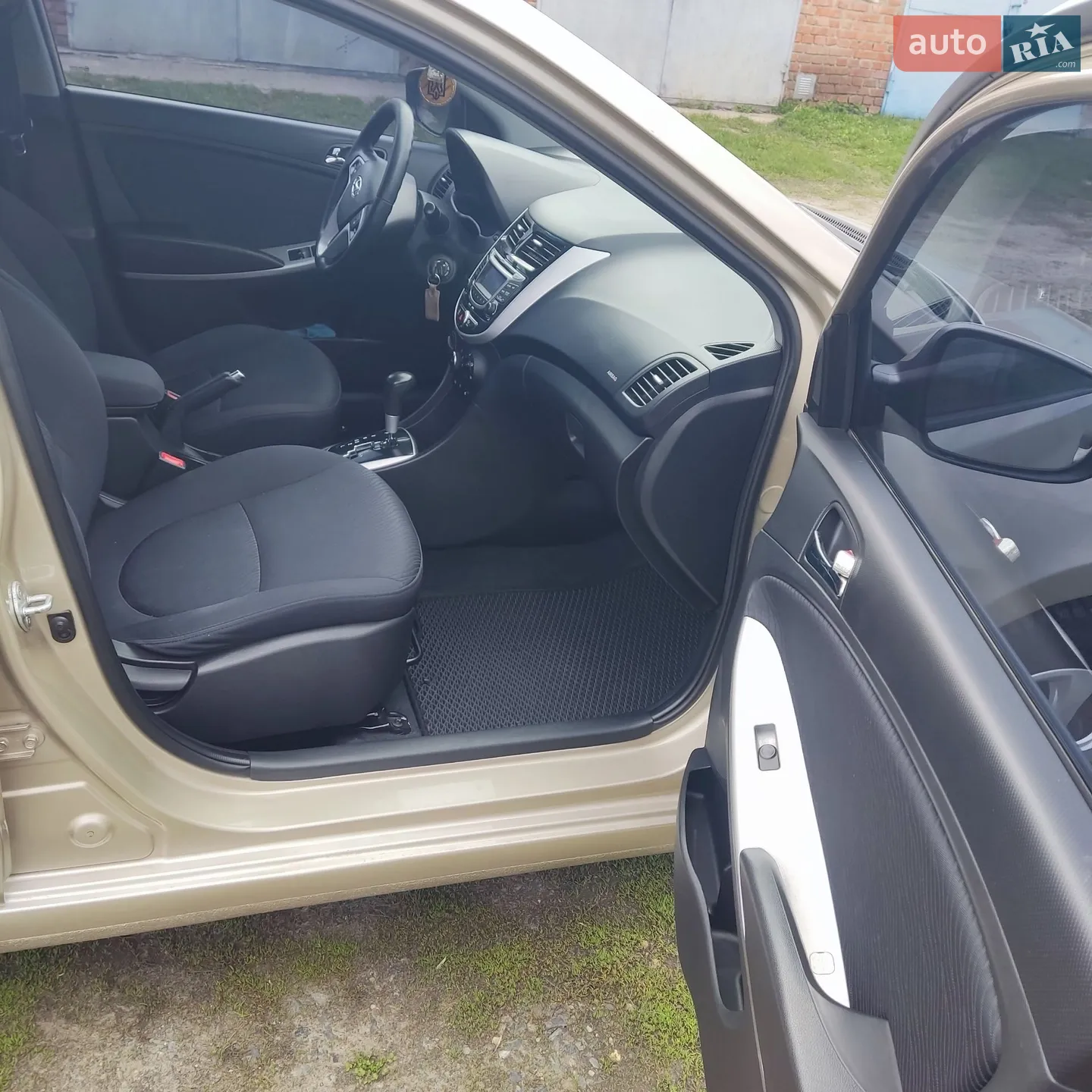 2012 Hyundai Accent - мініатюра 16