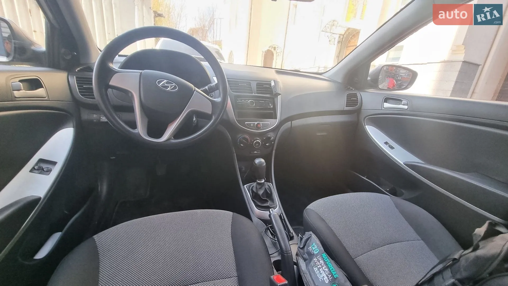 2011 Hyundai Accent - мініатюра 9