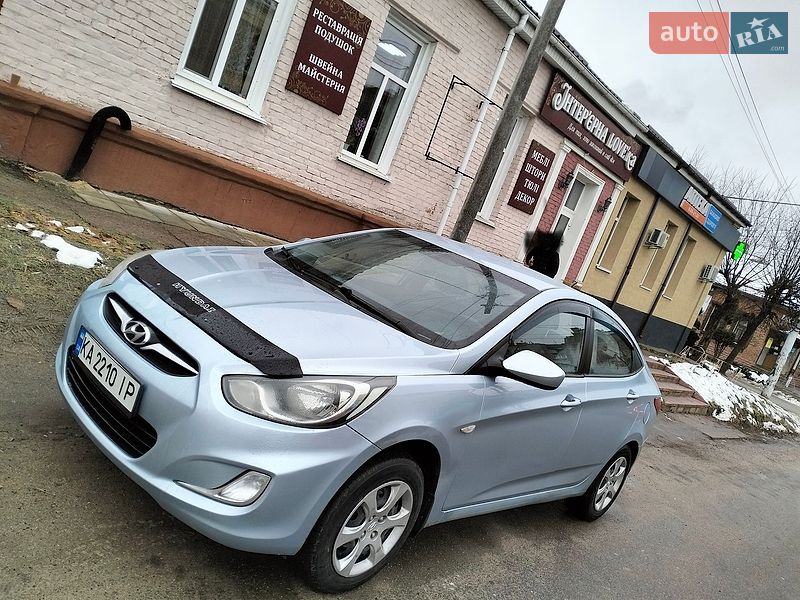 Hyundai Accent 2011