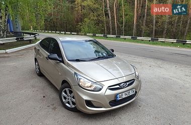 Седан Hyundai Accent 2013 в Краснограде