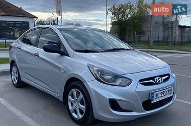 Седан Hyundai Accent 2013 в Дрогобыче
