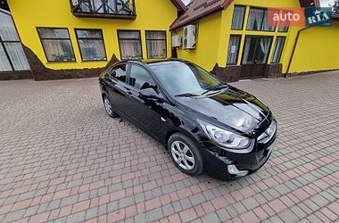Седан Hyundai Accent 2013 в Староконстантинове