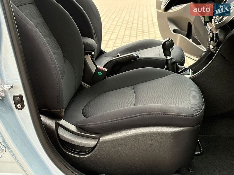 Седан Hyundai Accent 2011 в Житомире фото 51 Седан Hyundai Accent 2011 в Житомире