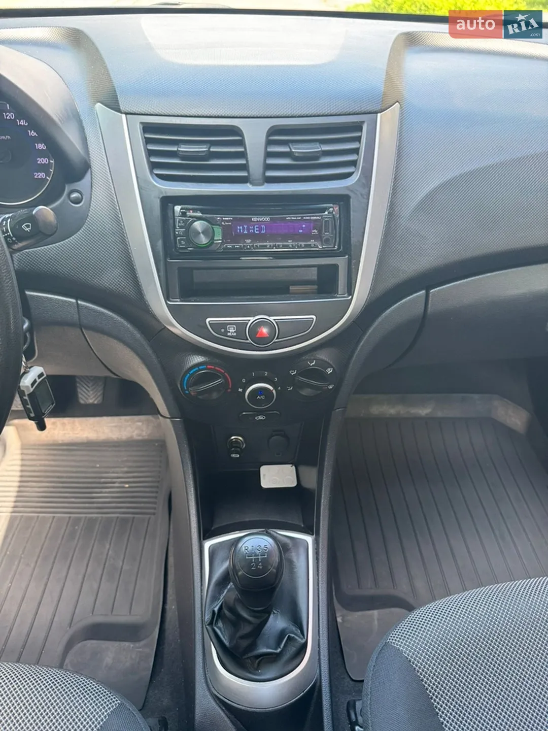 2012 Hyundai Accent - мініатюра 16