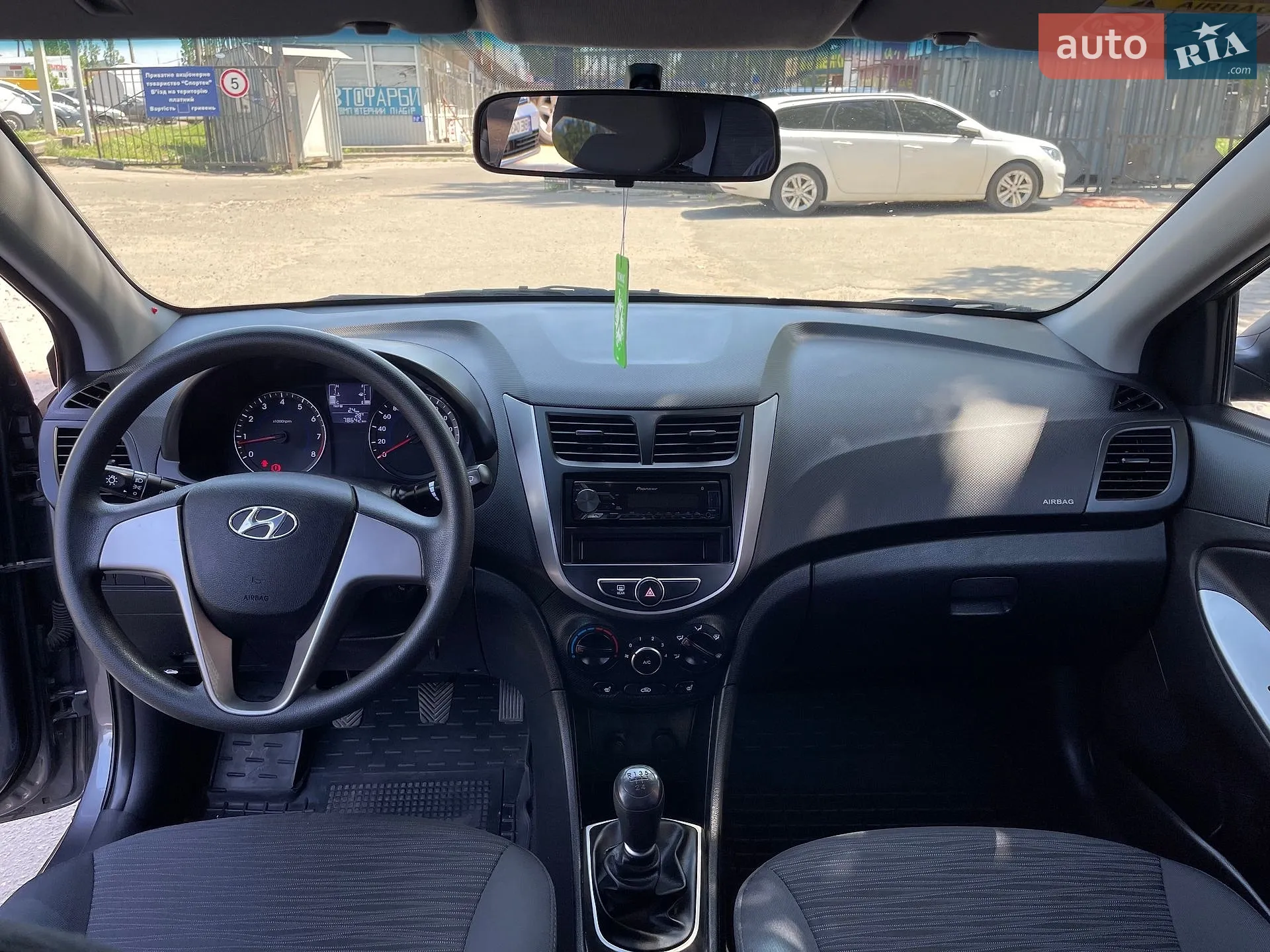 2016 Hyundai Accent - мініатюра 16