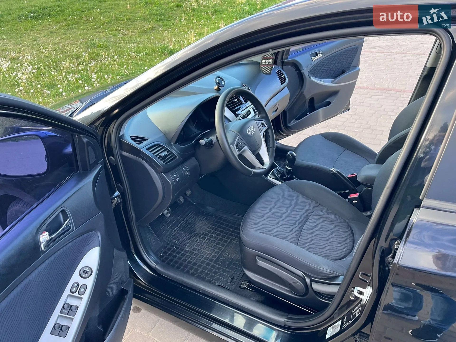 2011 Hyundai Accent - мініатюра 9