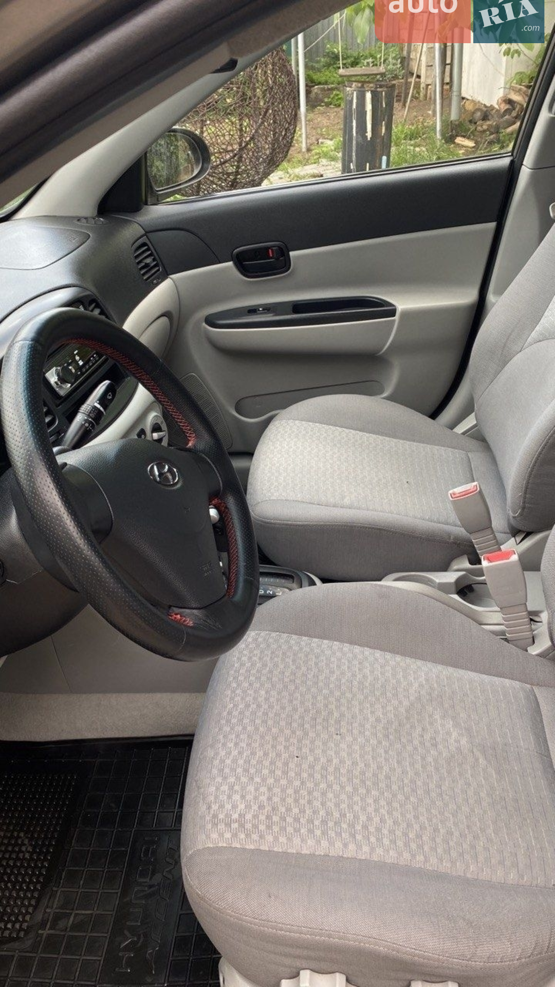 2010 Hyundai Accent - мініатюра 4