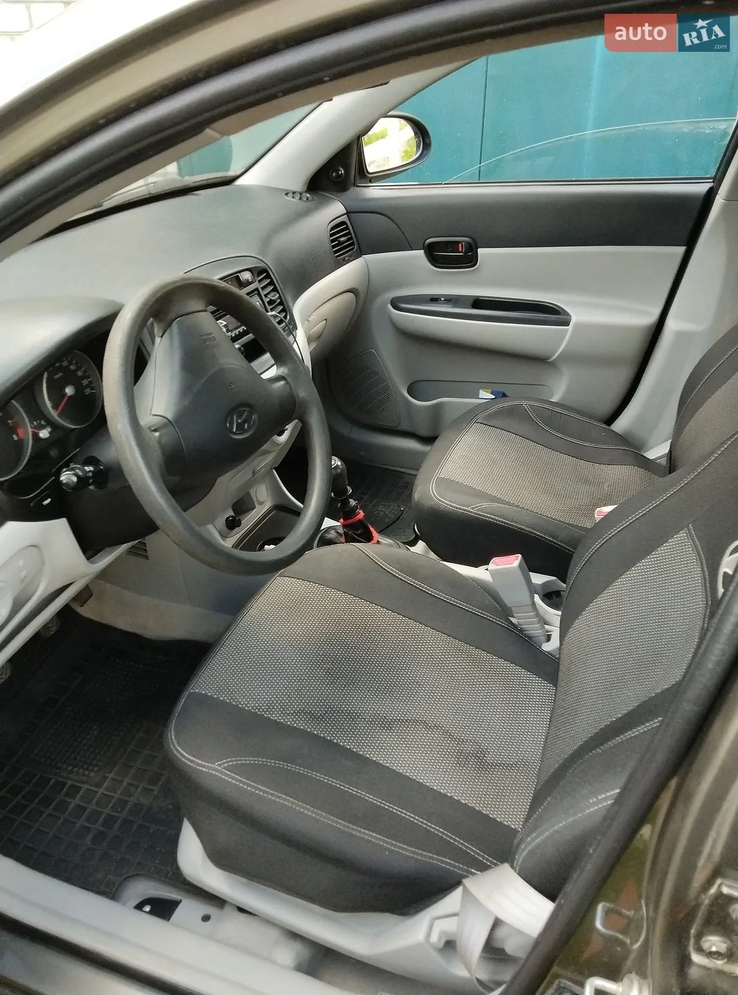 2010 Hyundai Accent - мініатюра 7