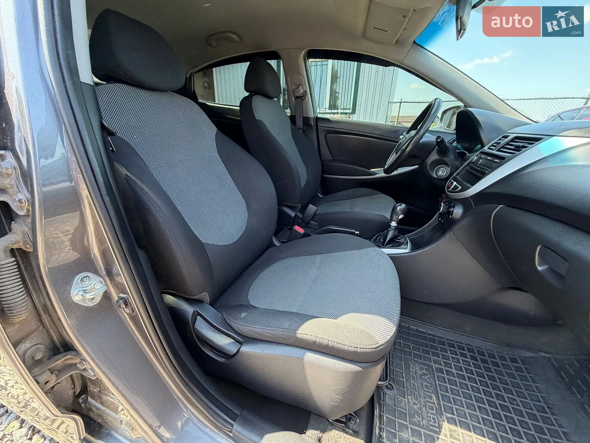 2011 Hyundai Accent - мініатюра 31