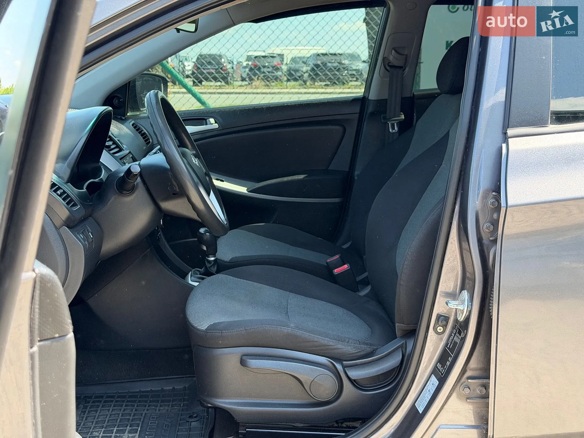 2011 Hyundai Accent - мініатюра 37