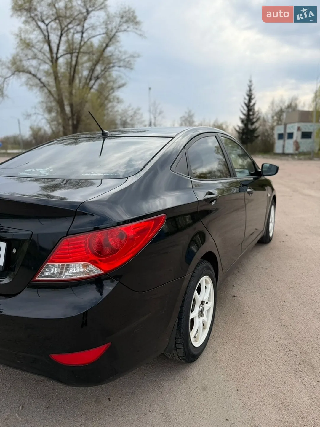 2011 Hyundai Accent - мініатюра 9
