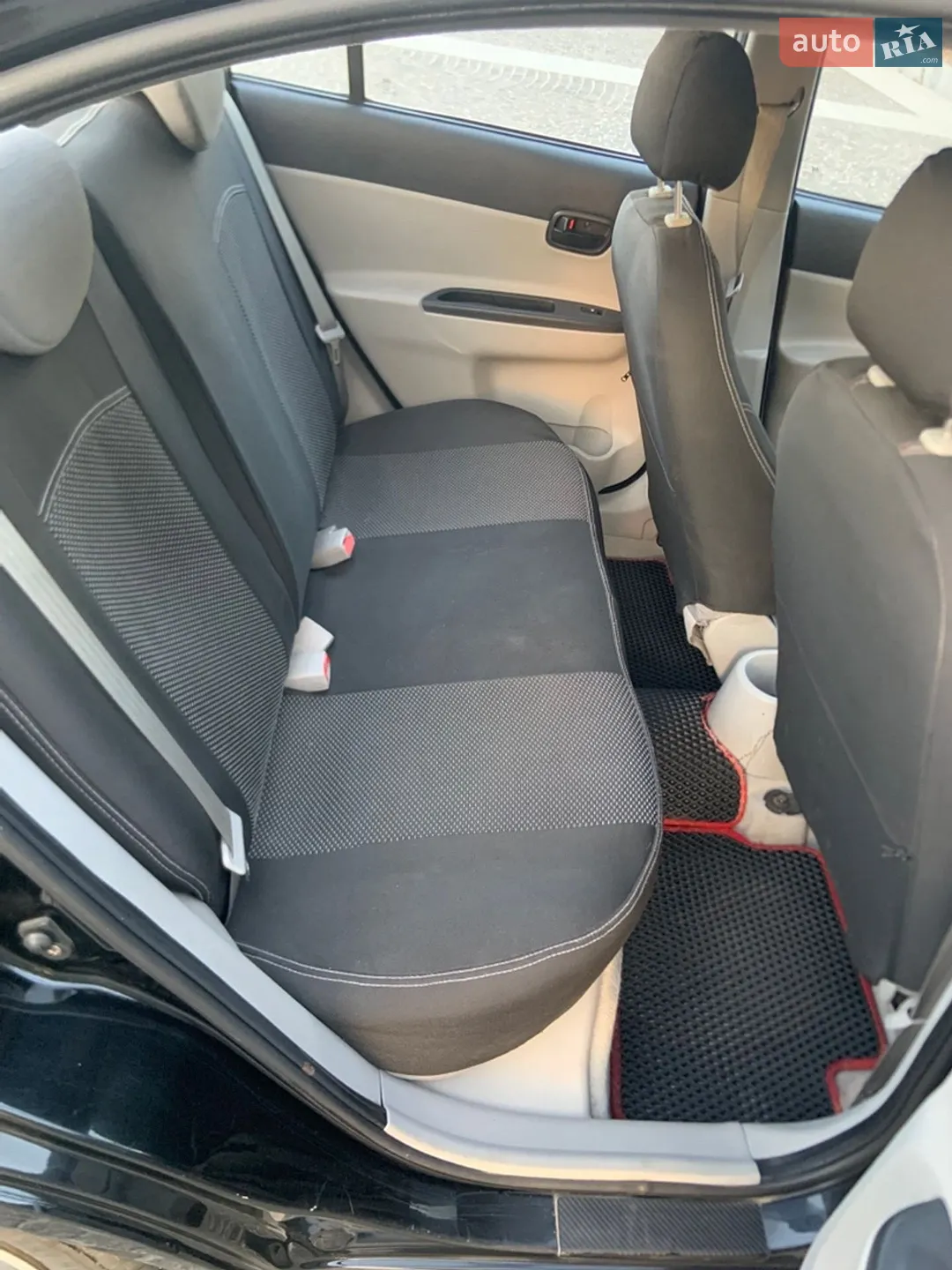 2010 Hyundai Accent - мініатюра 9