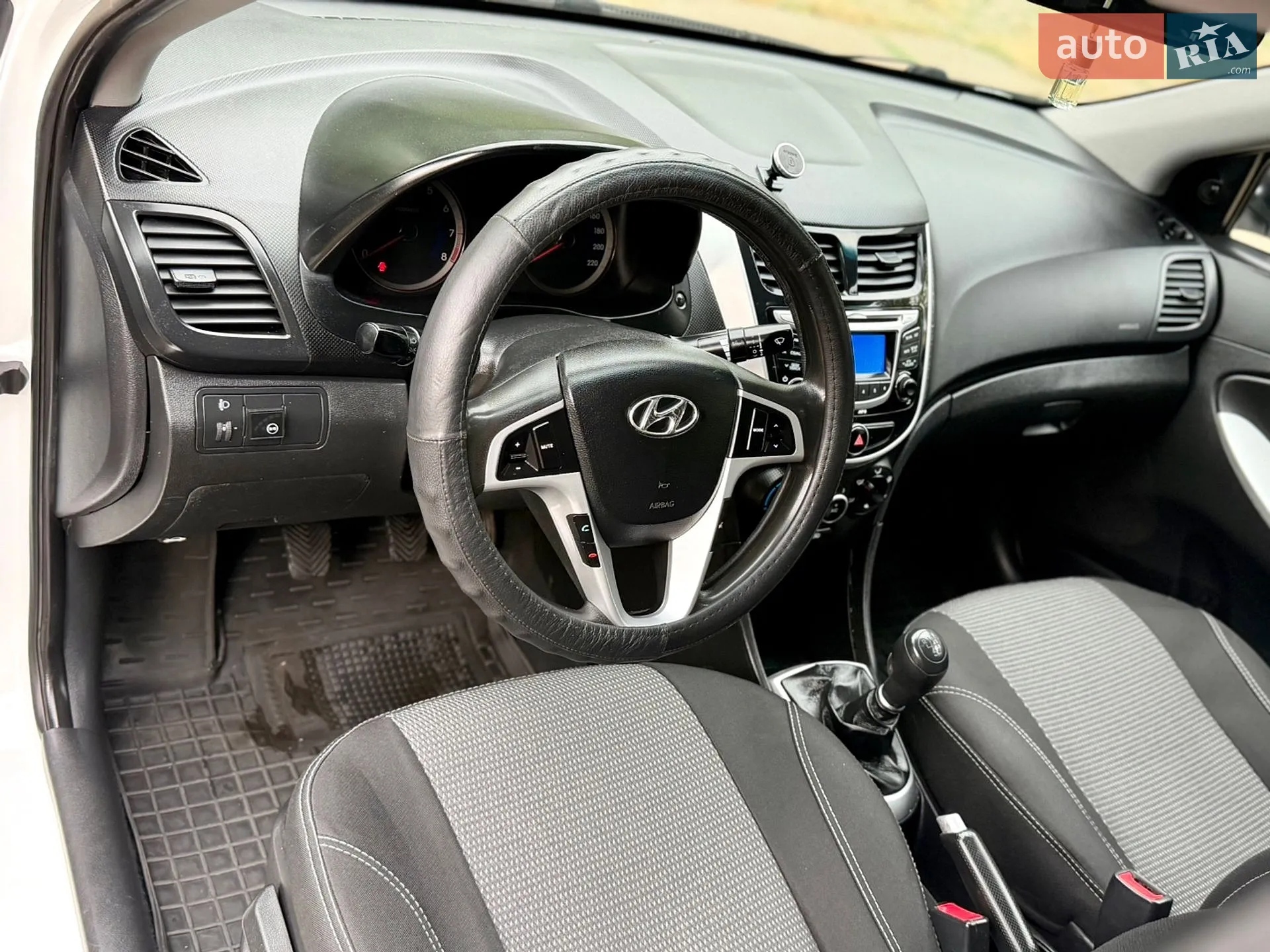 2011 Hyundai Accent - мініатюра 35