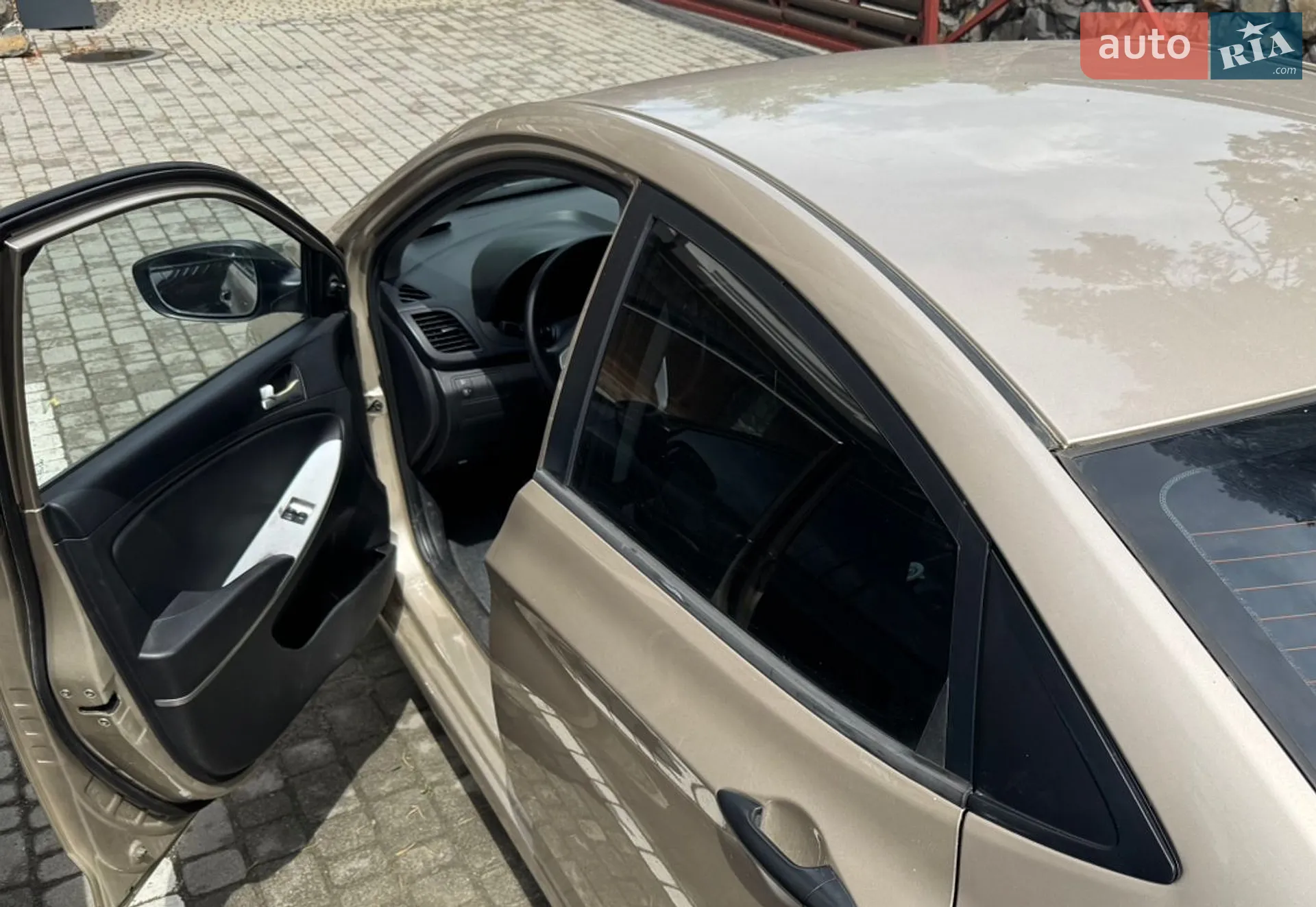 2011 Hyundai Accent - мініатюра 11