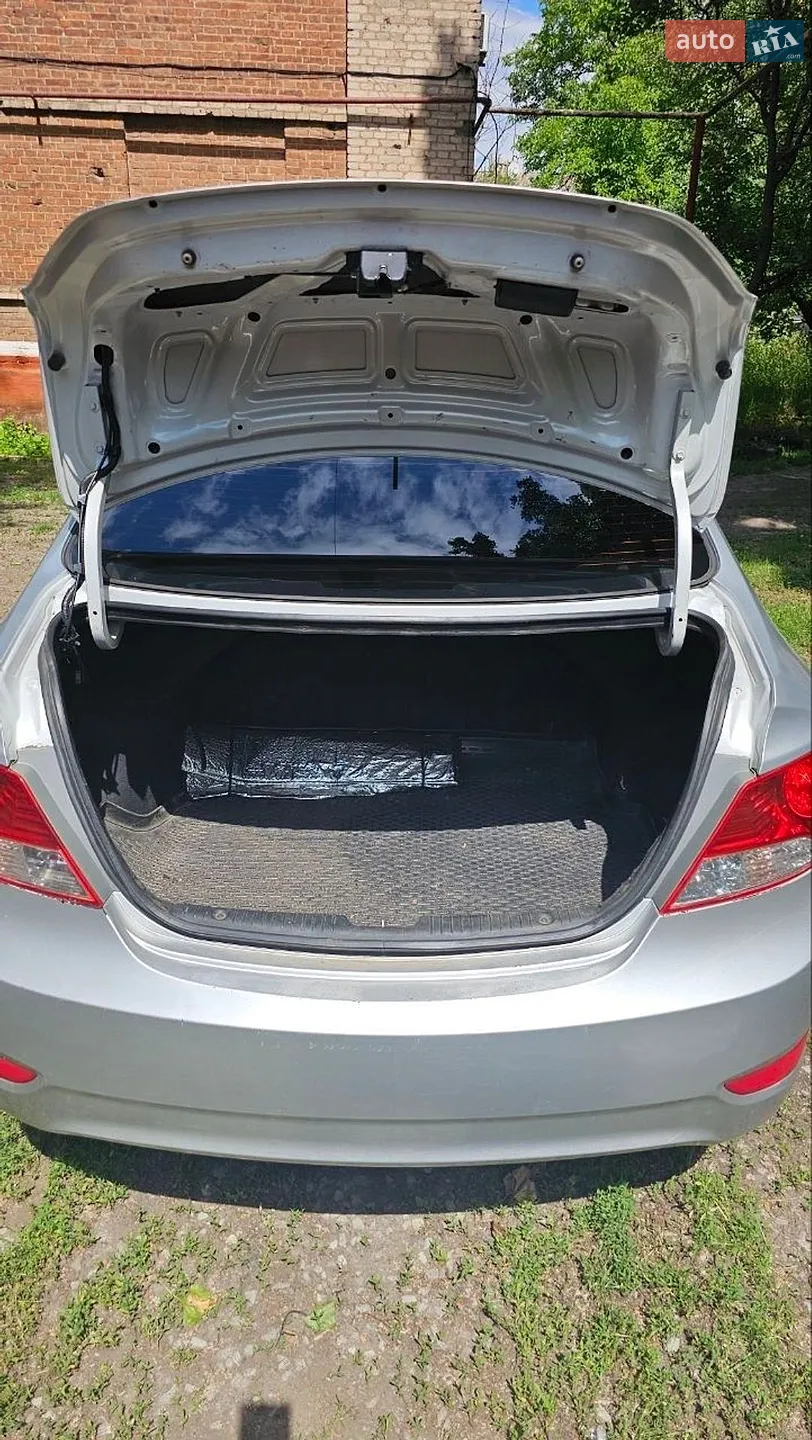 2011 Hyundai Accent - мініатюра 4