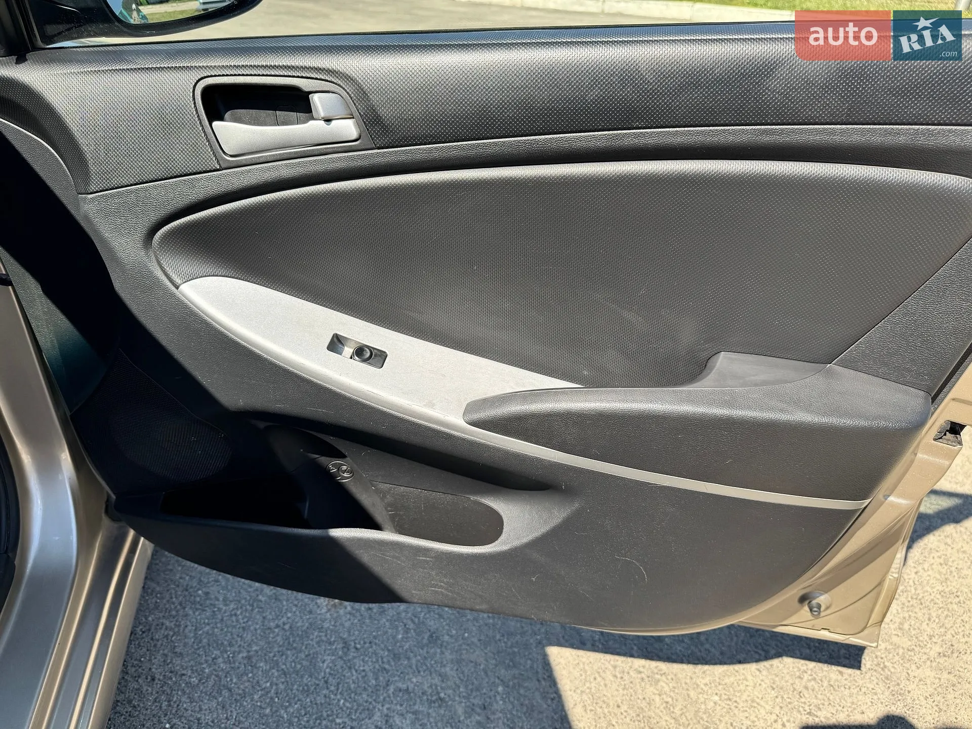 2011 Hyundai Accent - мініатюра 11