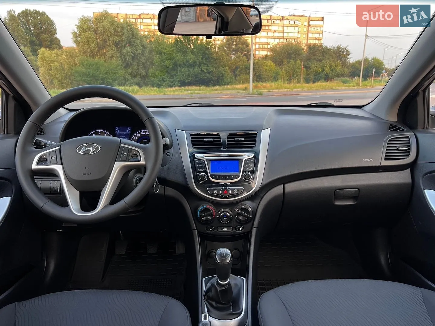 2012 Hyundai Accent - мініатюра 16