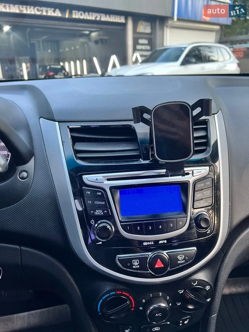 2011 Hyundai Accent - мініатюра 3