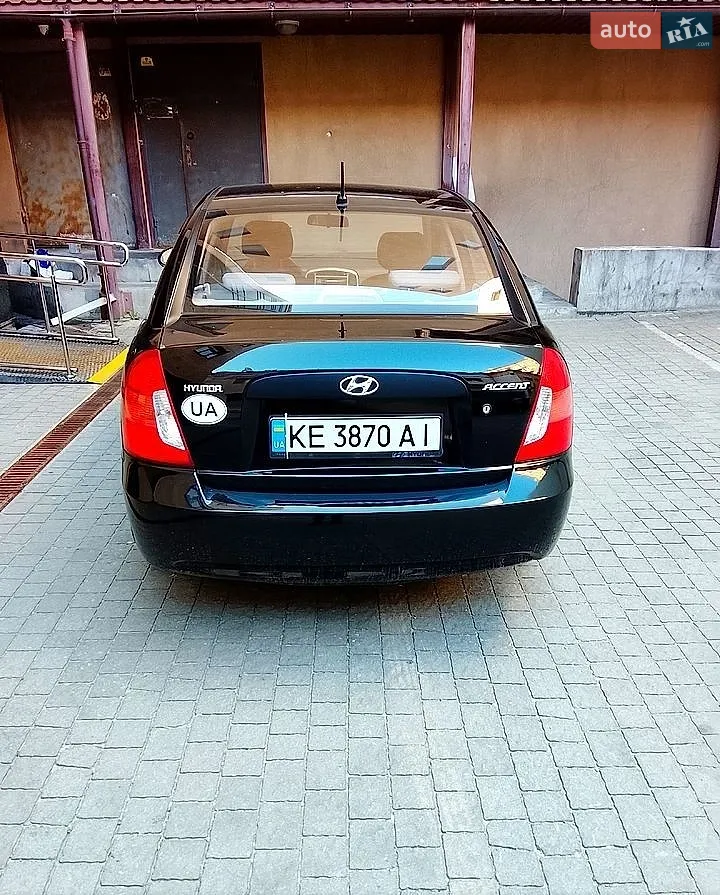 2010 Hyundai Accent - мініатюра 3