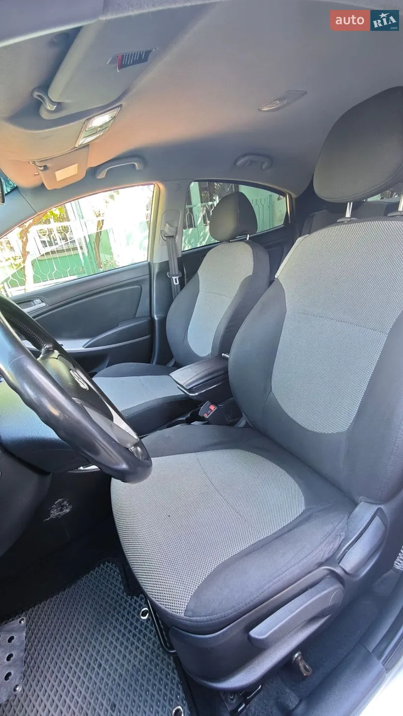 2011 Hyundai Accent - мініатюра 9