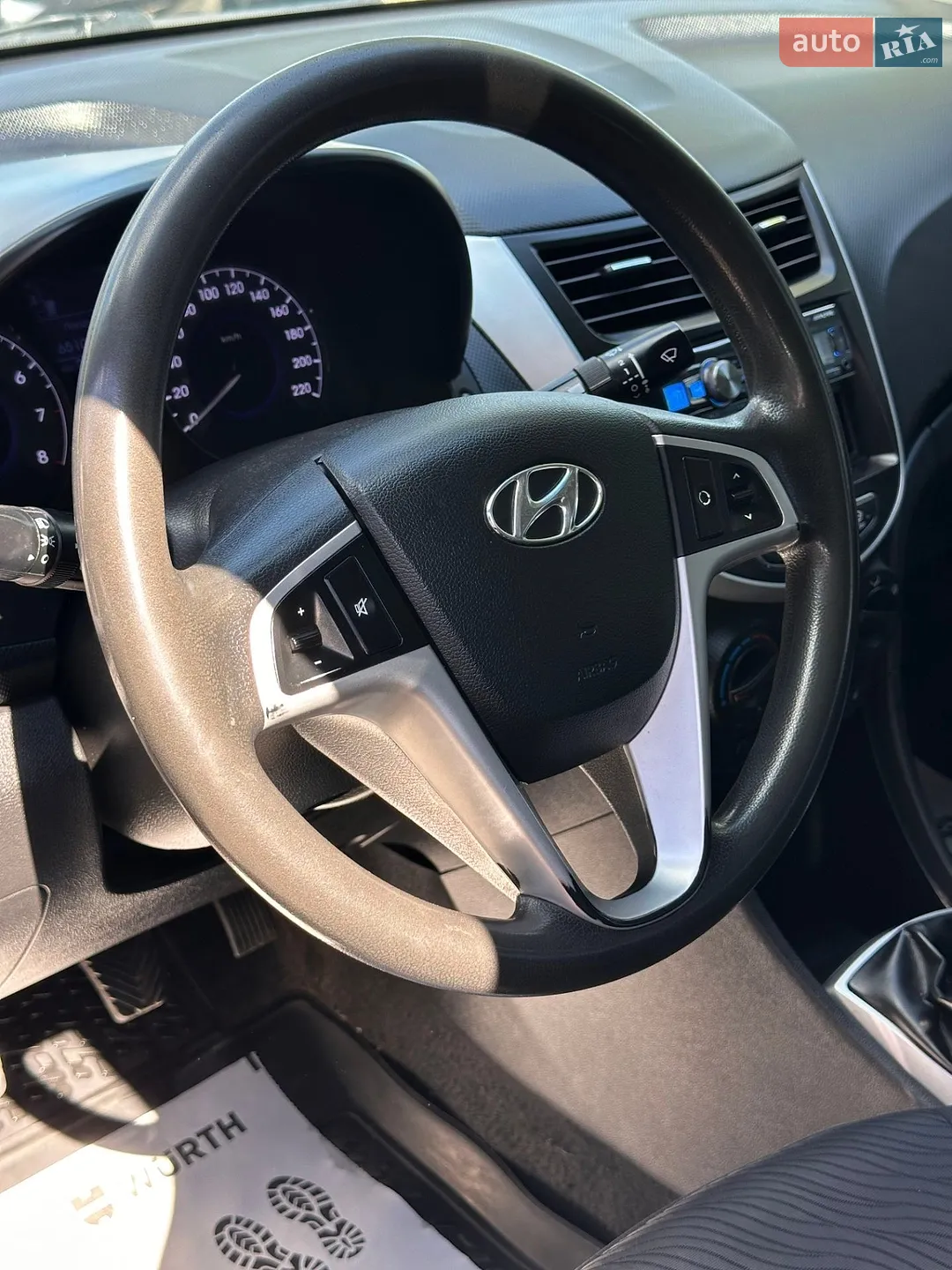 2012 Hyundai Accent - мініатюра 12
