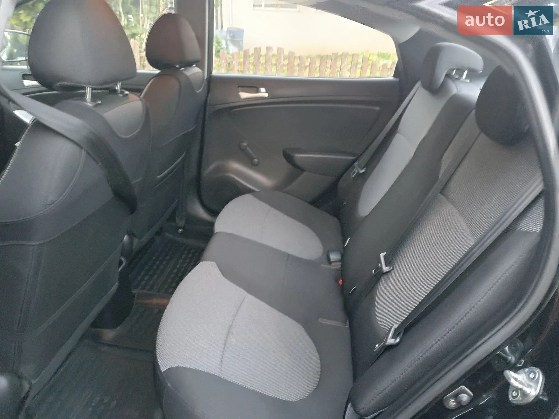 2012 Hyundai Accent - мініатюра 17