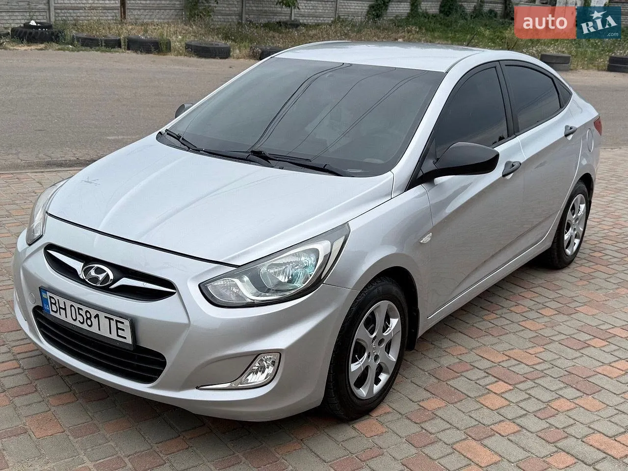 2011 Hyundai Accent - мініатюра 8