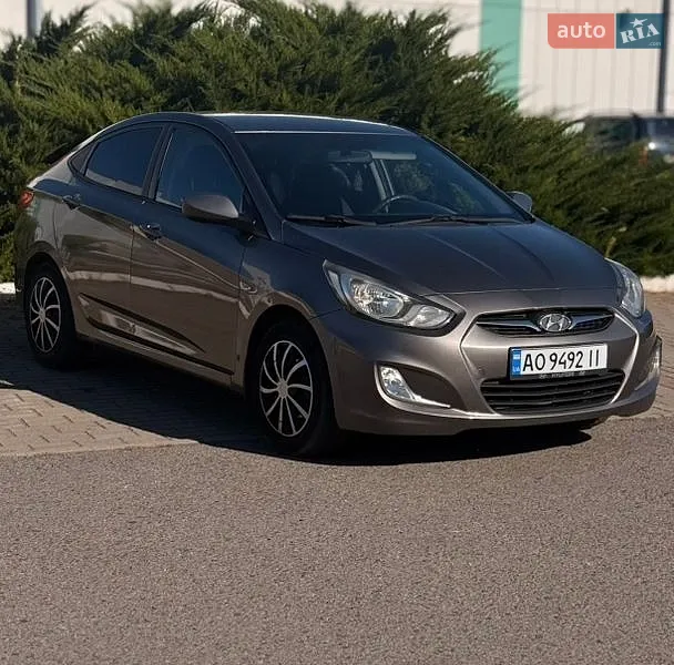 Hyundai Accent 2011