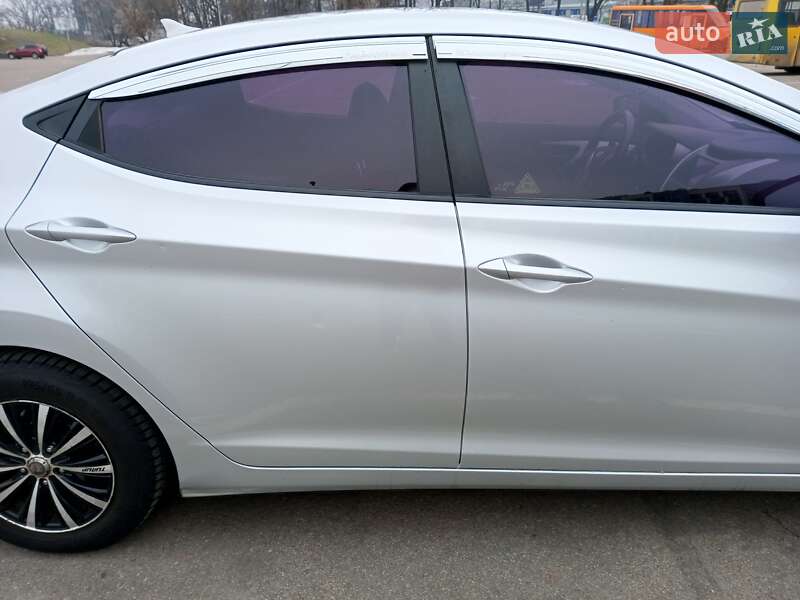 Седан Hyundai Avante 2011 в Києві