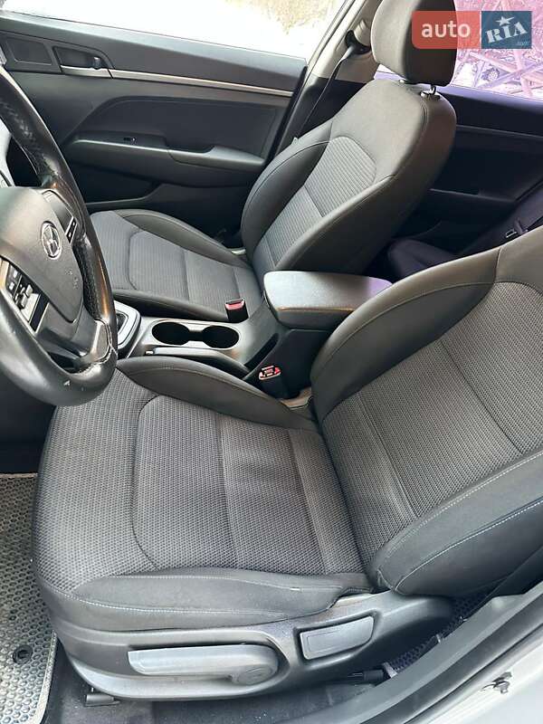 Седан Hyundai Avante 2017 в Львові