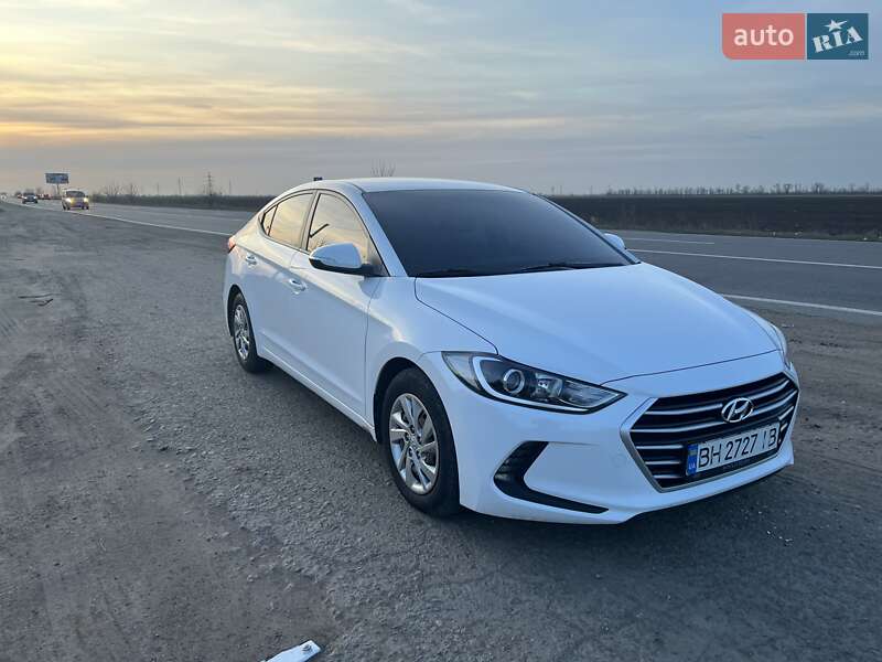 Hyundai Avante 2015