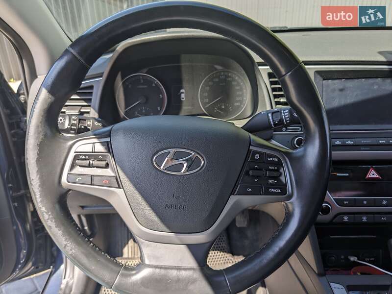 Седан Hyundai Avante 2016 в Киеве