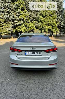 Седан Hyundai Avante 2016 в Вознесенську