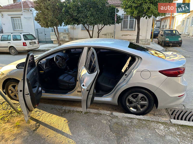 Седан Hyundai Avante 2016 в Львове