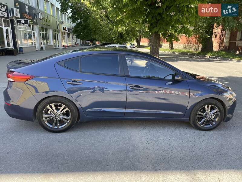 Седан Hyundai Avante 2016 в Кропивницком