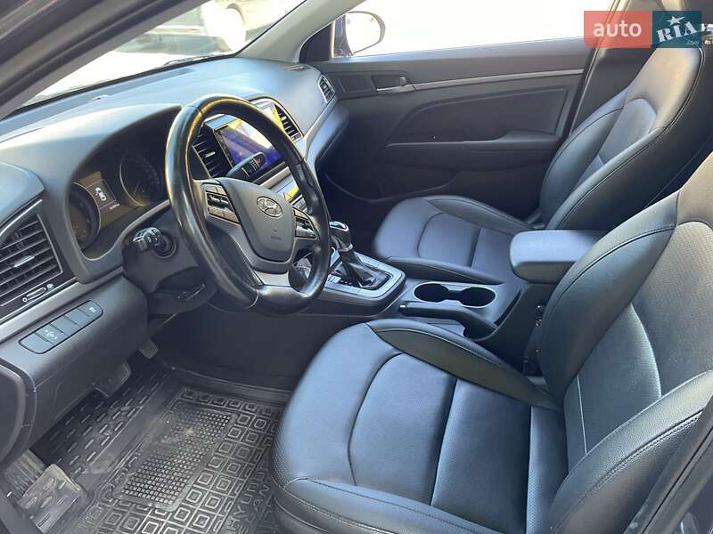 Седан Hyundai Avante 2016 в Кропивницком