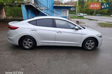 Седан Hyundai Avante 2016 в Вишгороді