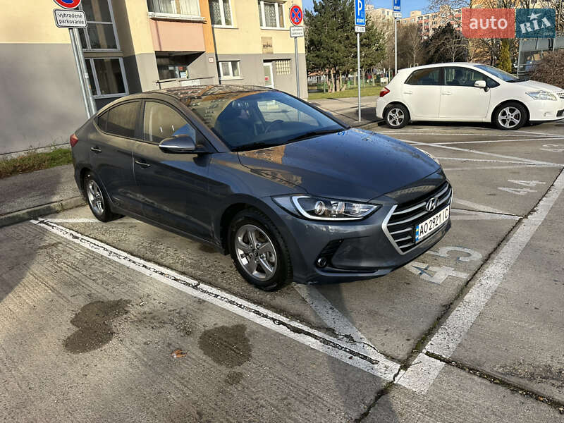 Седан Hyundai Avante 2016 в Ужгороді