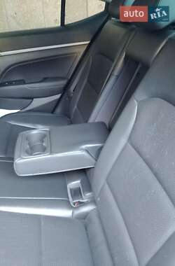 Седан Hyundai Avante 2015 в 