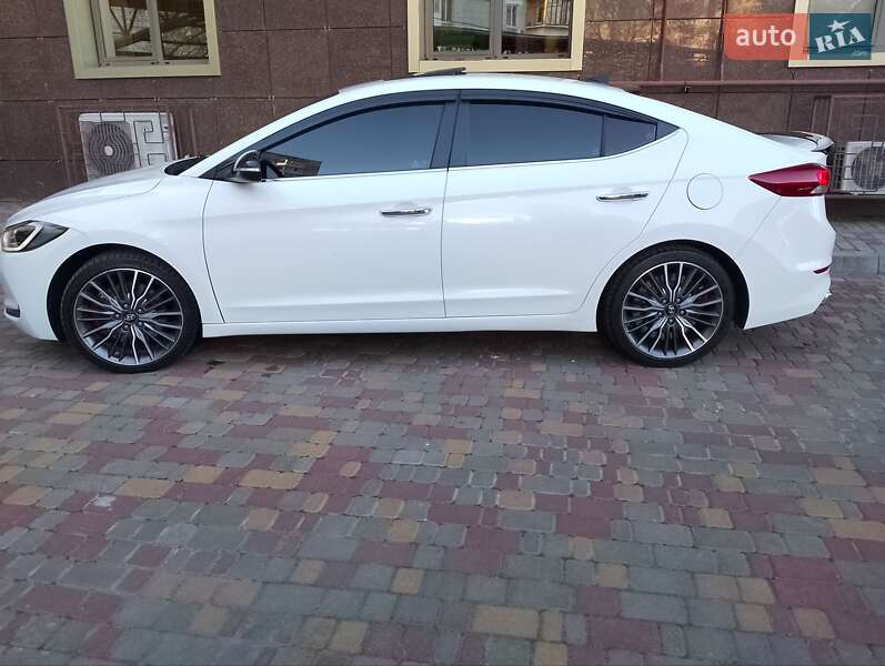 Седан Hyundai Avante 2015 в 