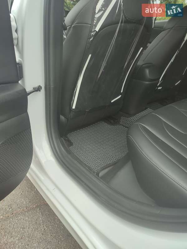 Седан Hyundai Avante 2021 в Овруче